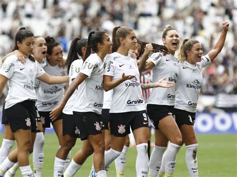 Corinthians bate São Paulo e conquista Paulista feminino.